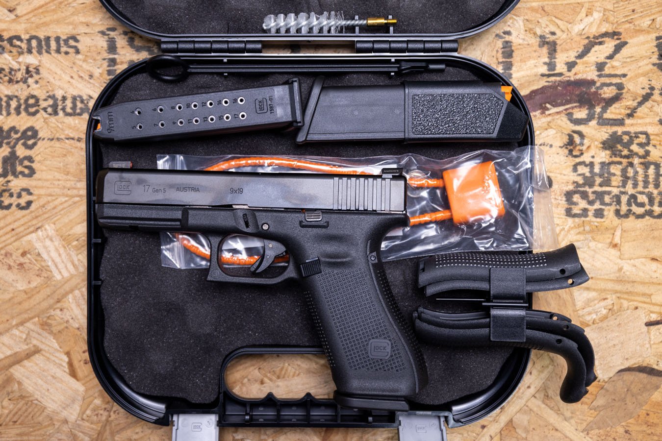 GLOCK 17 Gen5 9mm New In Box, Unissued Police Trade-In Pistol with Night Sights
